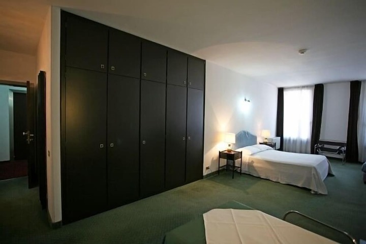 Room 21 of 44