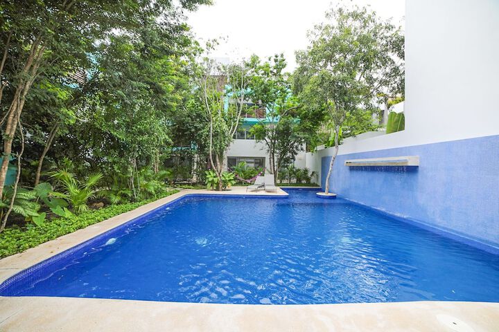 Pool 20 of 37