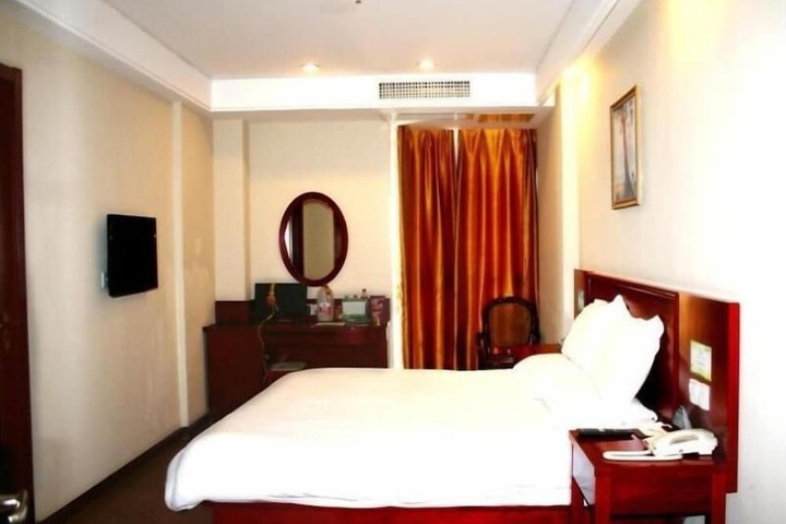Room 12 of 19