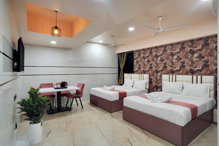 Room 4 of 9
