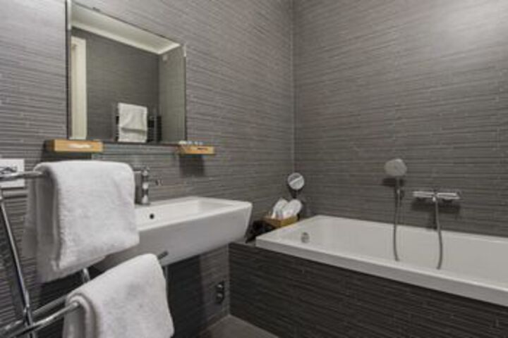 Room 2 of 23