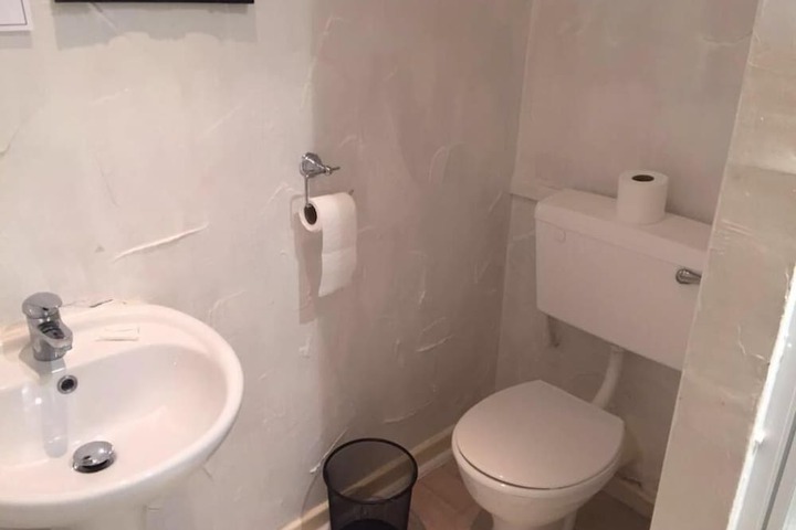 Room 17 of 28