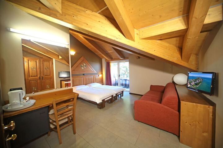 Room 15 of 30