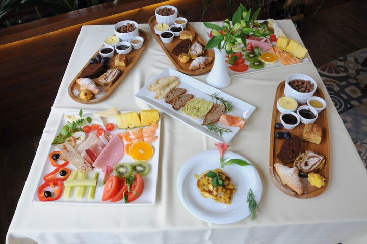 Breakfast/Coffee Service 64 of 118