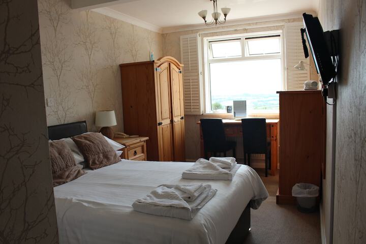 Room 21 of 132
