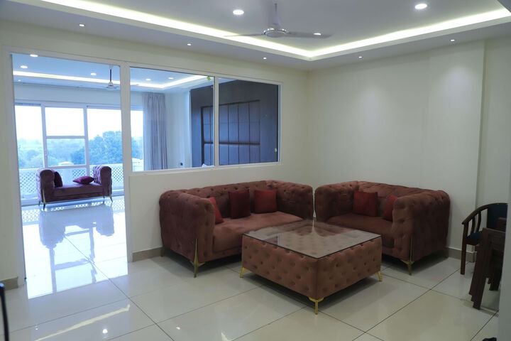 Room 4 of 8