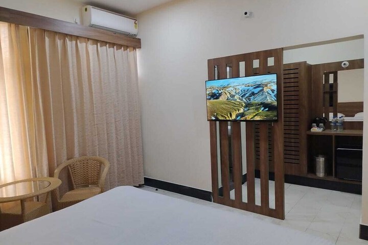Room 5 of 19