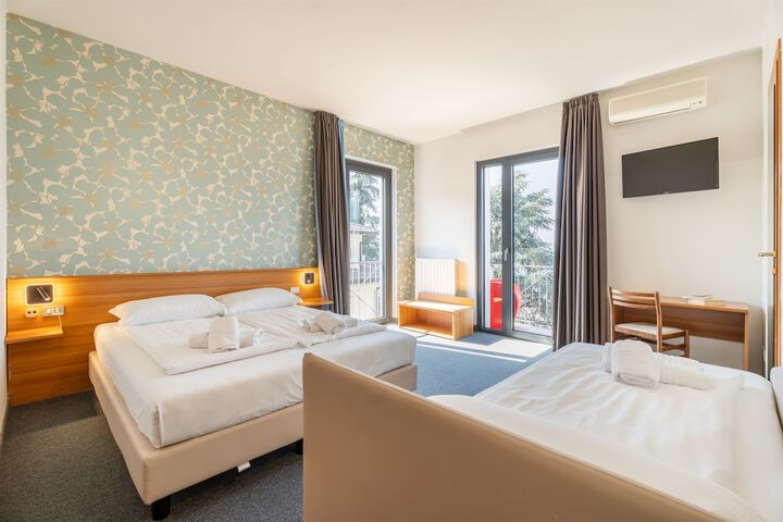Room 53 of 104