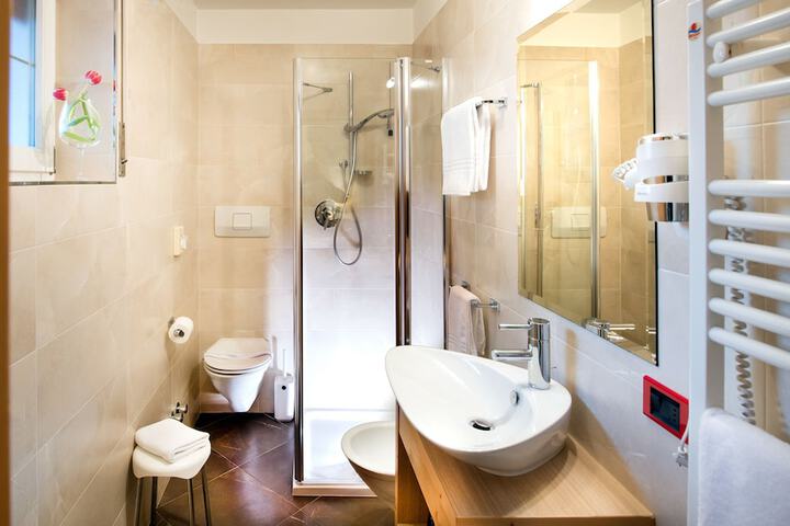 Room 15 of 39