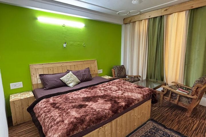 Room 25 of 28