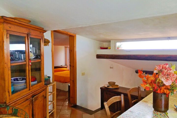 Room 5 of 28