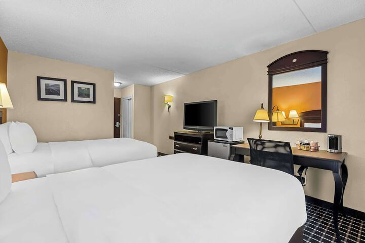 2 Double Beds (4 of 7)