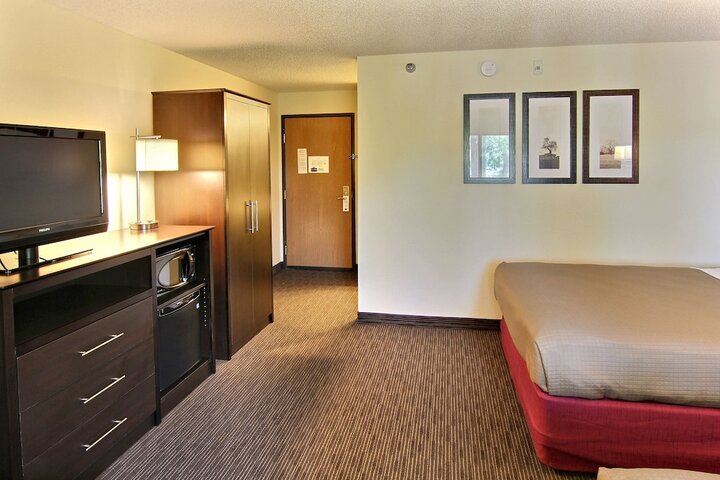 2 Queen Beds (4 of 9)