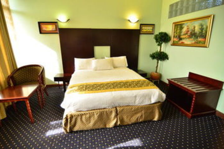 Room 11 of 22