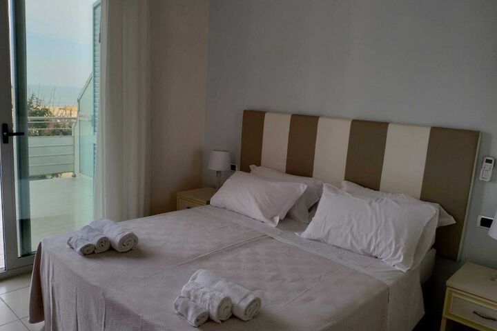 Room 2 of 8