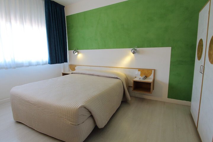 Room 20 of 34
