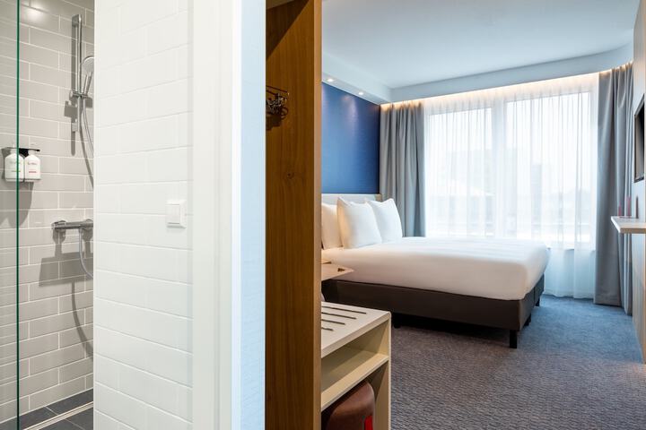 Room 8 of 44