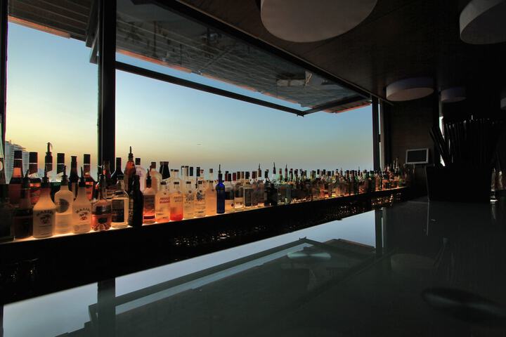 Lounge 70 of 81