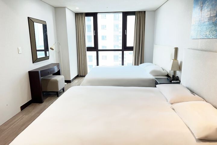 Room 28 of 77
