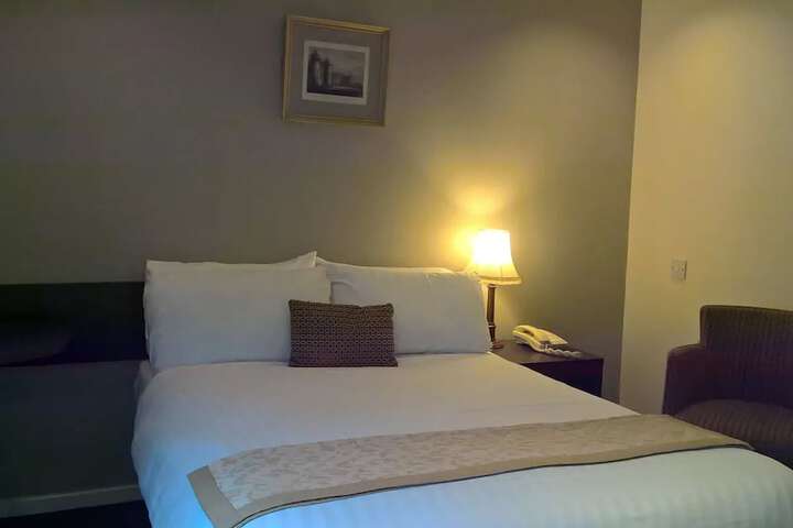 Room 10 of 41