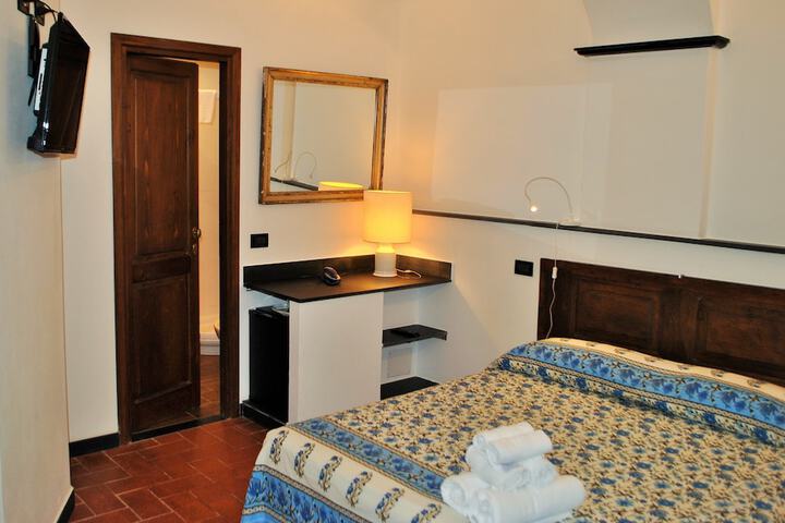 Room 3 of 56