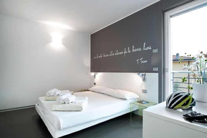 Room 8 of 28