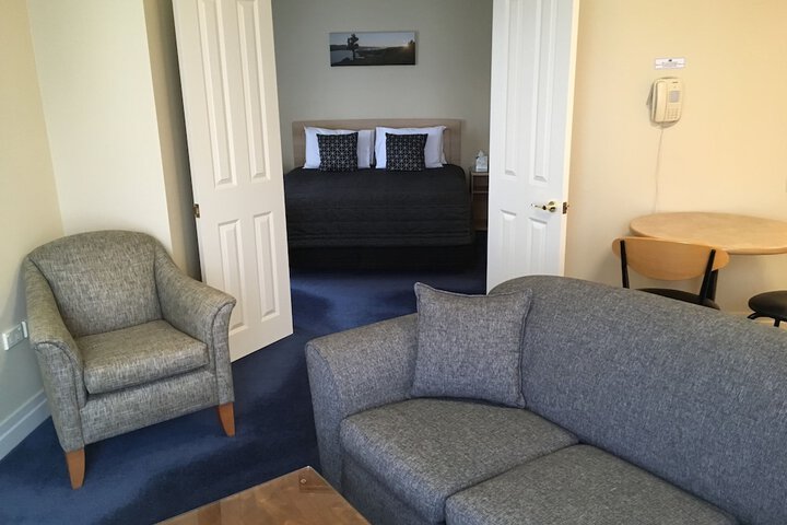 Room 32 of 66