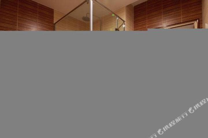 Beijing Guomen Business Hotel (Xinguozhan Capital Airport)