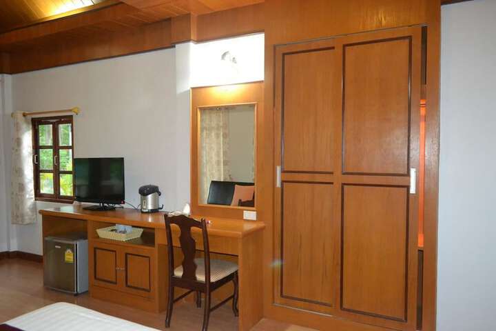 Room 9 of 28