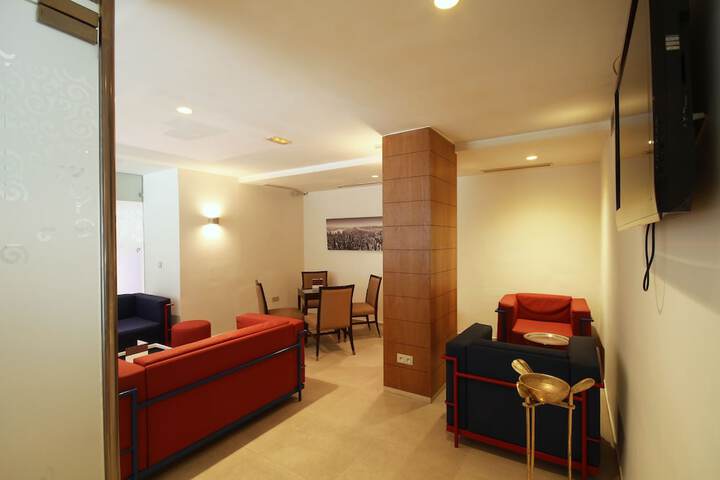 Lounge 47 of 58