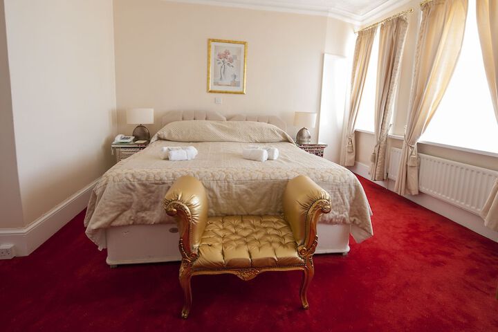 Room 5 of 33