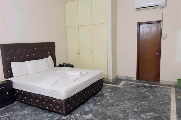 Room 4 of 7