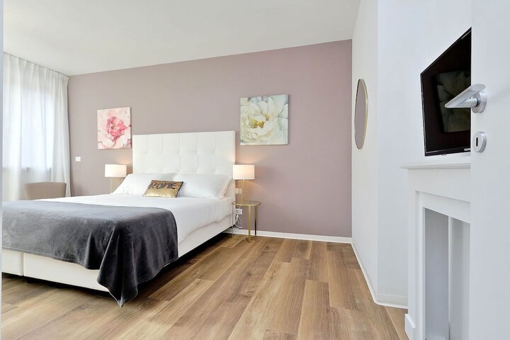 Room 43 of 195