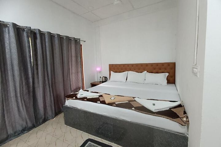 Room 32 of 33
