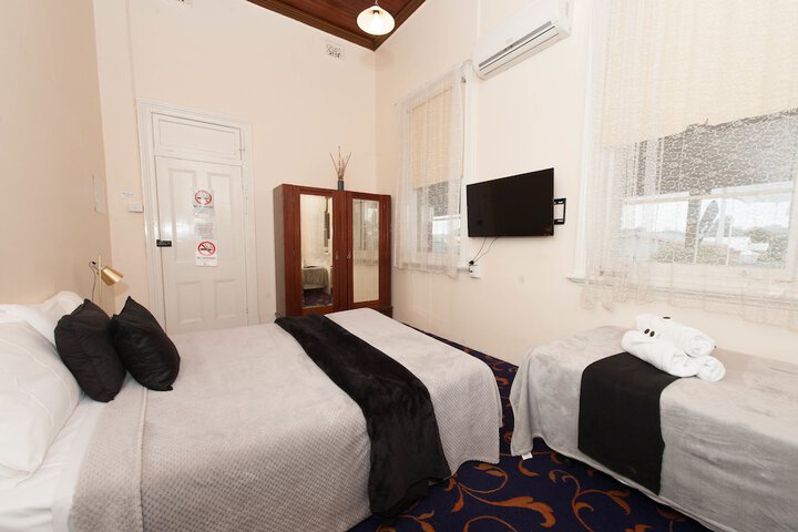 Room 2 of 37