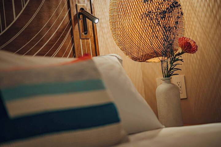 Room 22 of 165