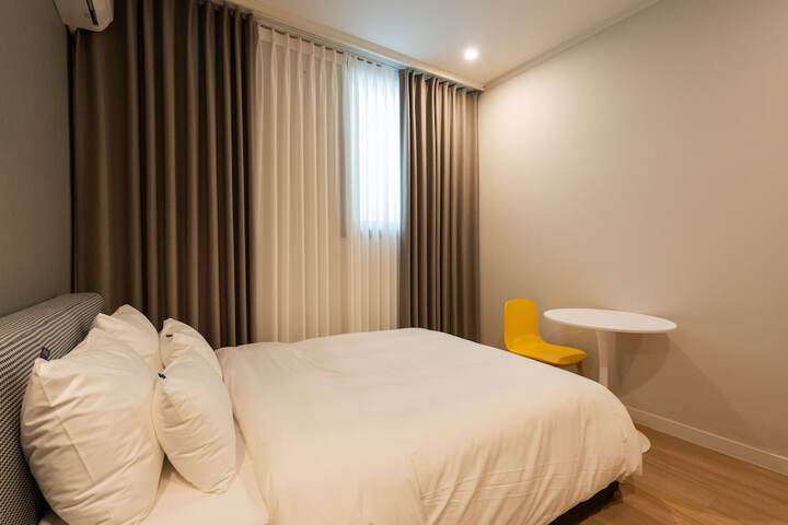 Room 48 of 80