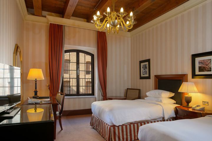 Room 3 of 203