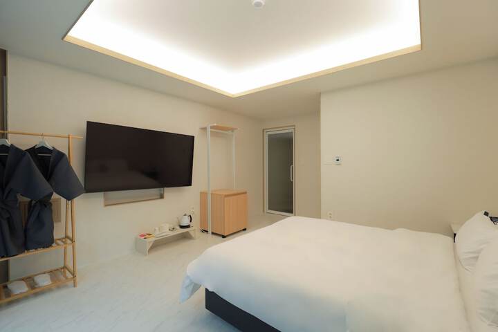 Room 47 of 80