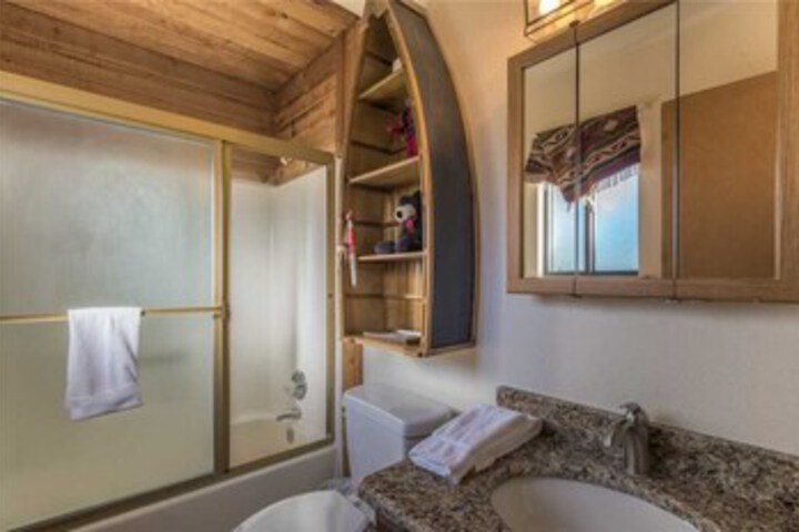 Room 6 of 25