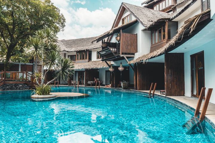 Hotel Pool