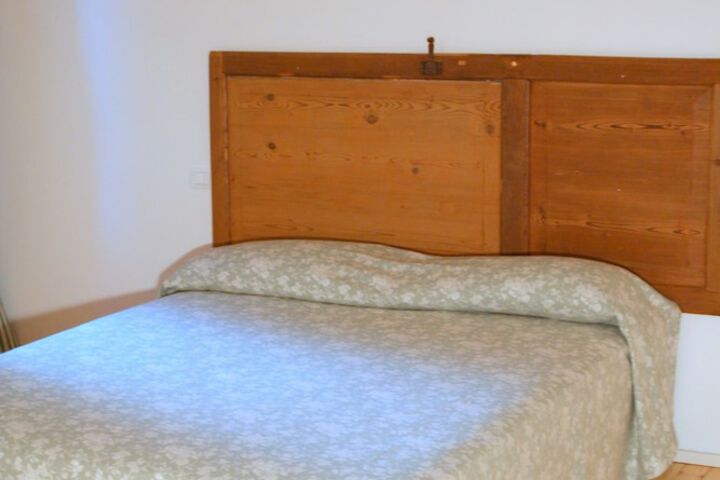 Room 2 of 63