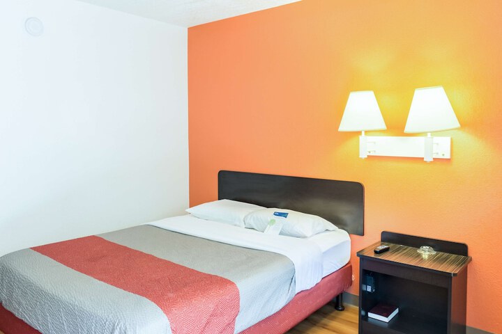 1 Double Bed (1 of 12)
