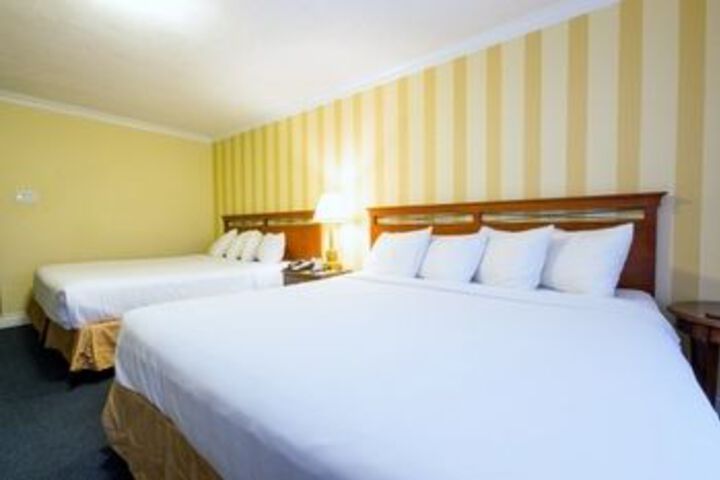 Room 9 of 18