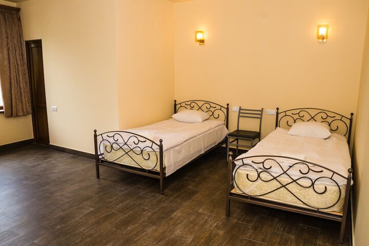 Room 3 of 44