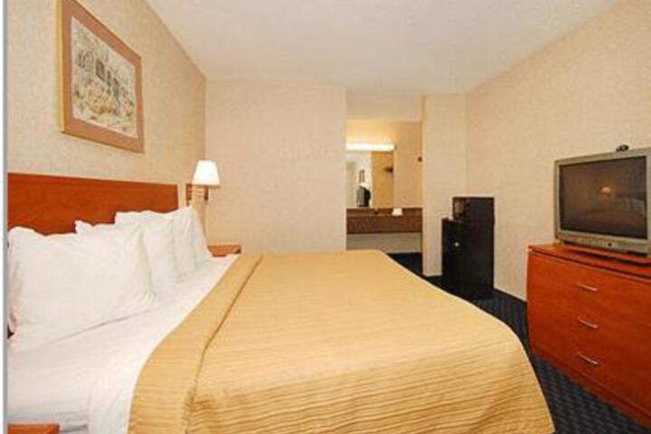 1 King Bed (1 of 4)