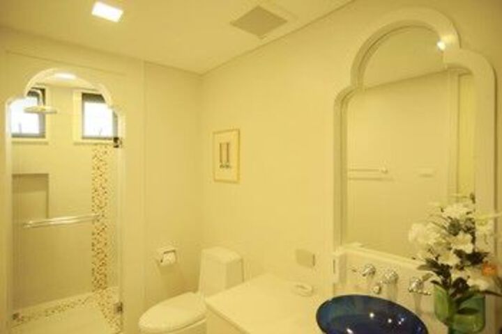 Room 9 of 80