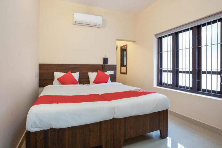 Capital O Hotel Royal Galaxy Finesse Near Phoenix Marketcity