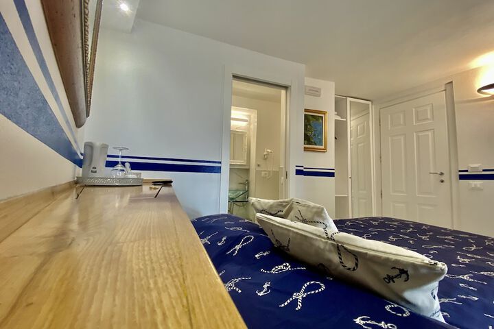 Room 32 of 190