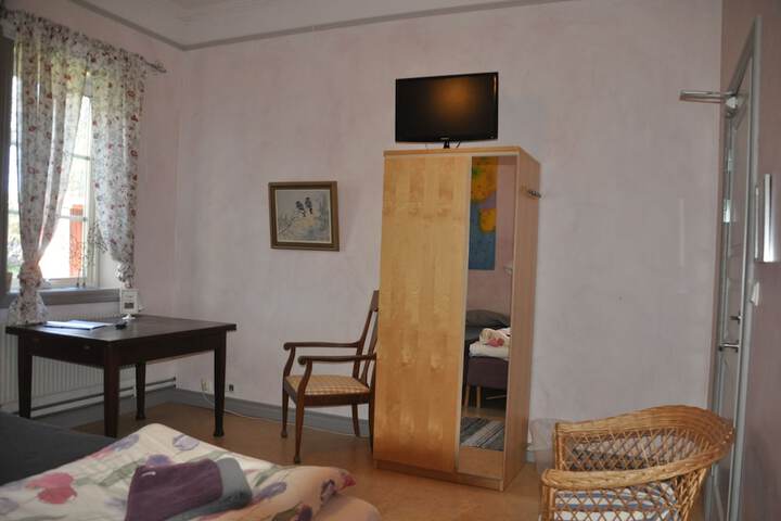 Room 13 of 36